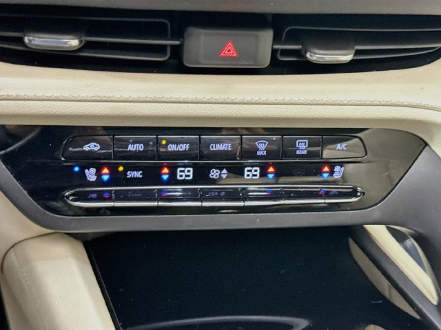 Used 2022 Buick Envision Avenir w/ Technology Package II FWD image 16