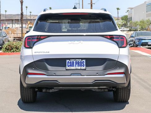 Certified 2026 Kia Sportage EX w/ EX Panorama Roof Package FWD image 8