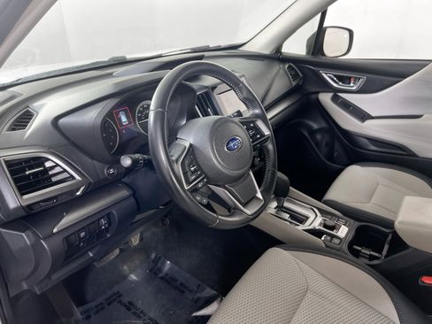 Used 2023 Subaru Forester Premium image 9