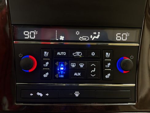 Used 2007 Cadillac Escalade AWD w/ Climate Package image 32