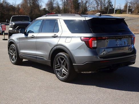 Used 2025 Ford Explorer ST-Line w/ ST-Line Street Pack image 5