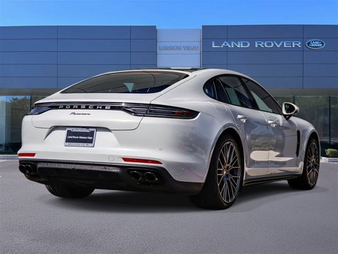 Used 2023 Porsche Panamera Platinum Edition image 4
