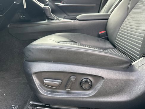 Used 2024 Toyota Camry SE image 13