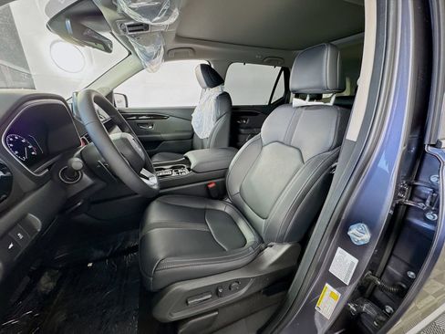Used 2025 Honda Pilot Touring image 7