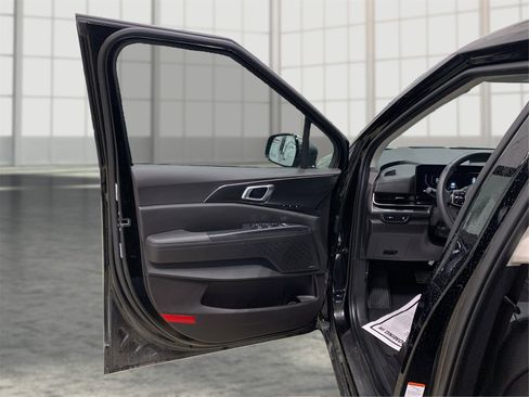 Used 2025 Kia Carnival SX Prestige image 19