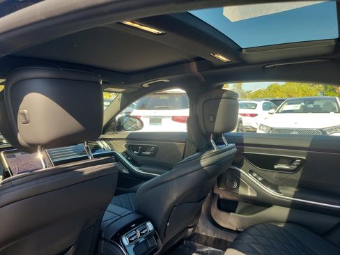 Certified 2025 Mercedes-Benz S 580 4MATIC Sedan image 11