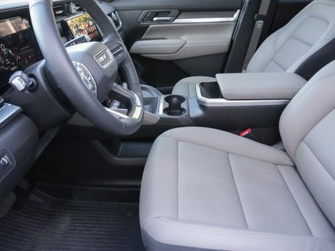 Used 2026 GMC Terrain Elevation w/ Elevation Premium Package image 9