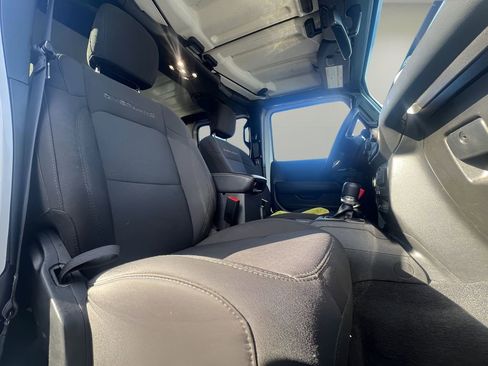 Used 2023 Jeep Gladiator Overland image 24