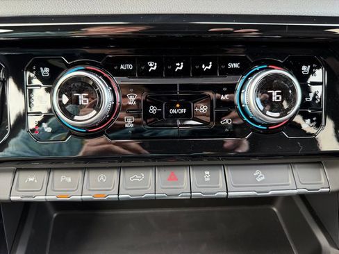 New 2026 GMC Sierra 1500 AT4 w/ AT4 Premium Package image 18