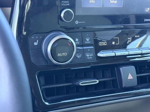 Used 2021 Toyota Highlander XLE image 8