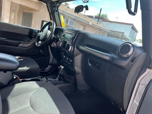 Used 2016 Jeep Wrangler Unlimited Sport w/ Max Tow Package AWD/4WD image 30