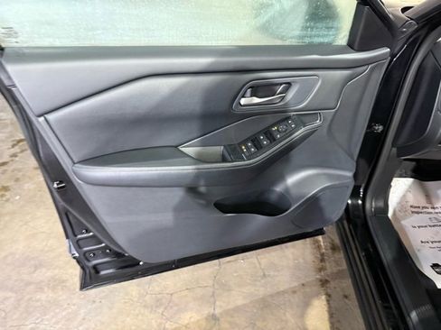 Certified 2025 Nissan Rogue SV image 9