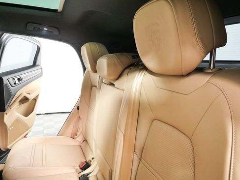 Certified 2023 Porsche Cayenne Coupe AWD/4WD image 23