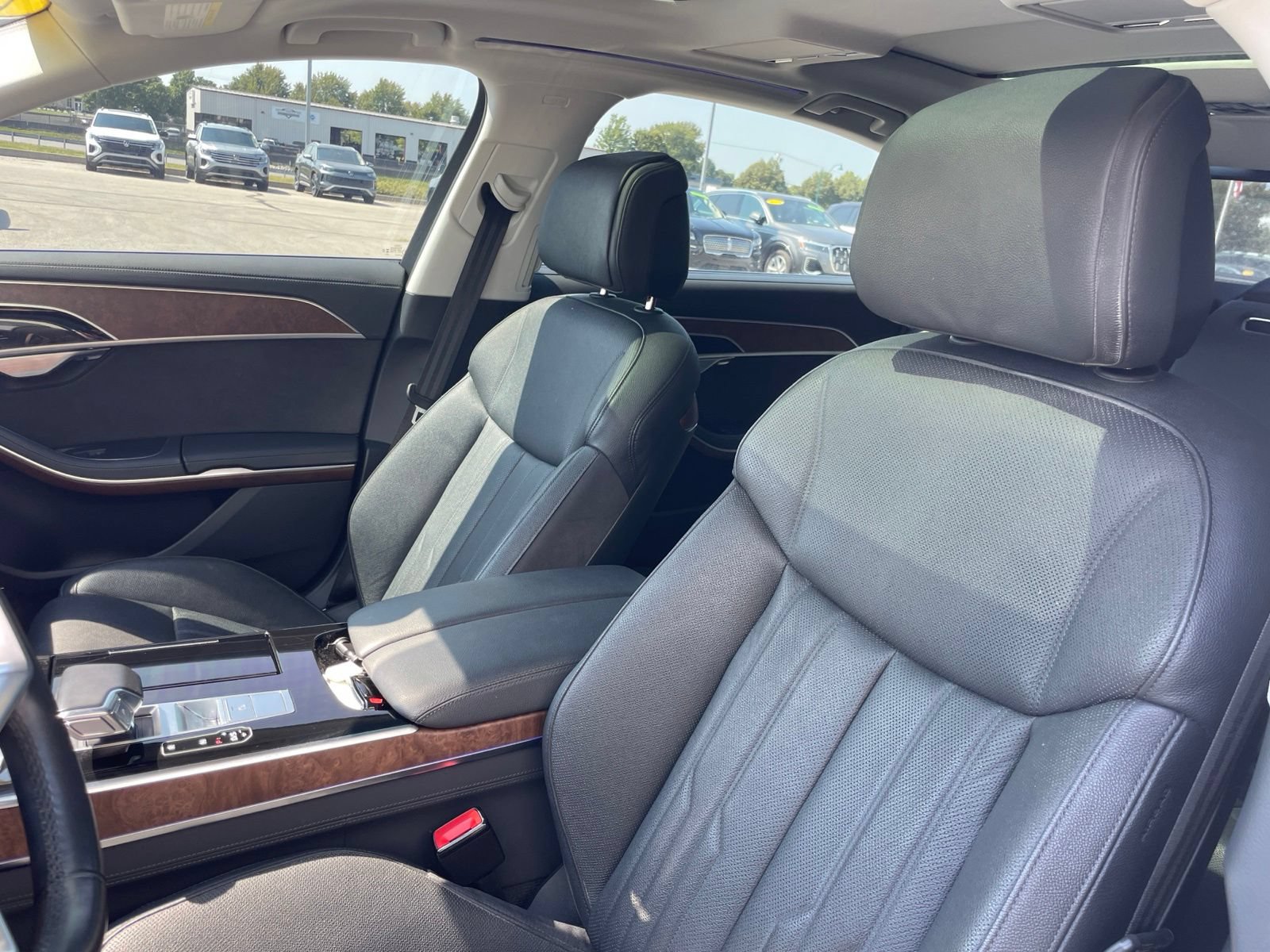 Used 2023 Audi A8 L 3.0T AWD/4WD image 22