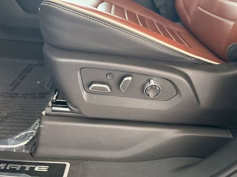 Used 2025 GMC Sierra 1500 Denali Ultimate image 47