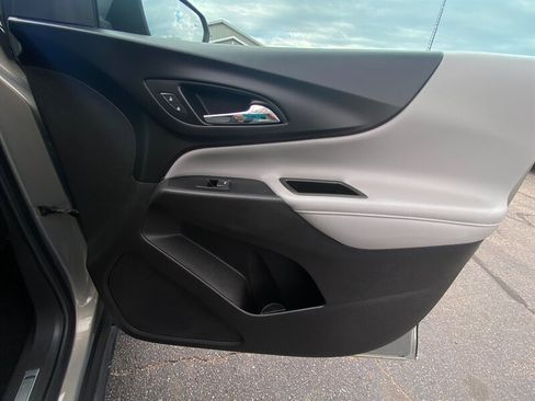 Used 2018 Chevrolet Equinox Premier image 11