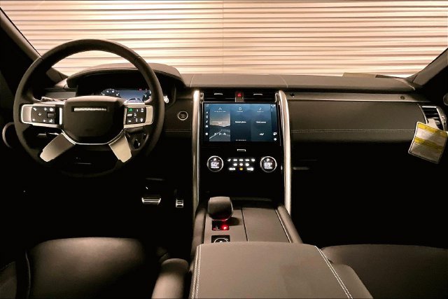 New 2026 Land Rover Discovery Limited Edition AWD/4WD image 6