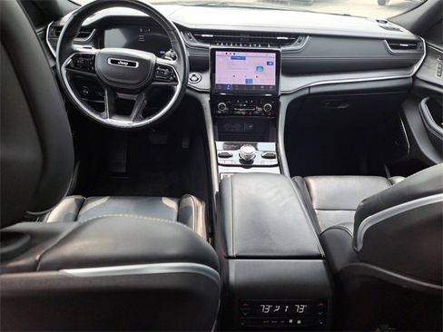 Used 2022 Jeep Grand Cherokee Overland w/ Luxury Tech Group IV image 13