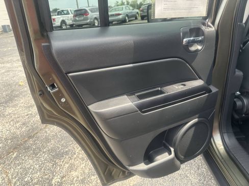 Used 2015 Jeep Patriot High Altitude FWD image 26
