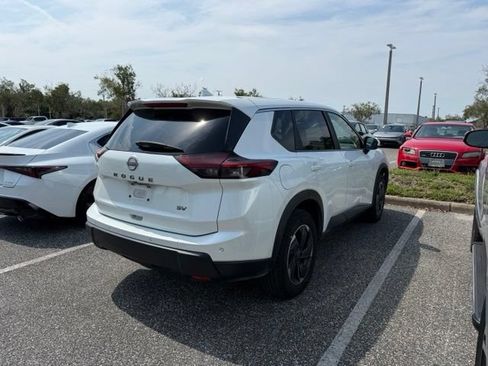 Used 2024 Nissan Rogue SV FWD image 8