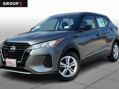 New 2025 Nissan Kicks Play S
