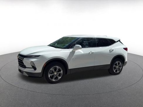 Used 2025 Chevrolet Blazer LT FWD image 8