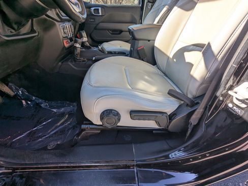 Used 2022 Jeep Gladiator Mojave w/ Cold Weather Group image 15