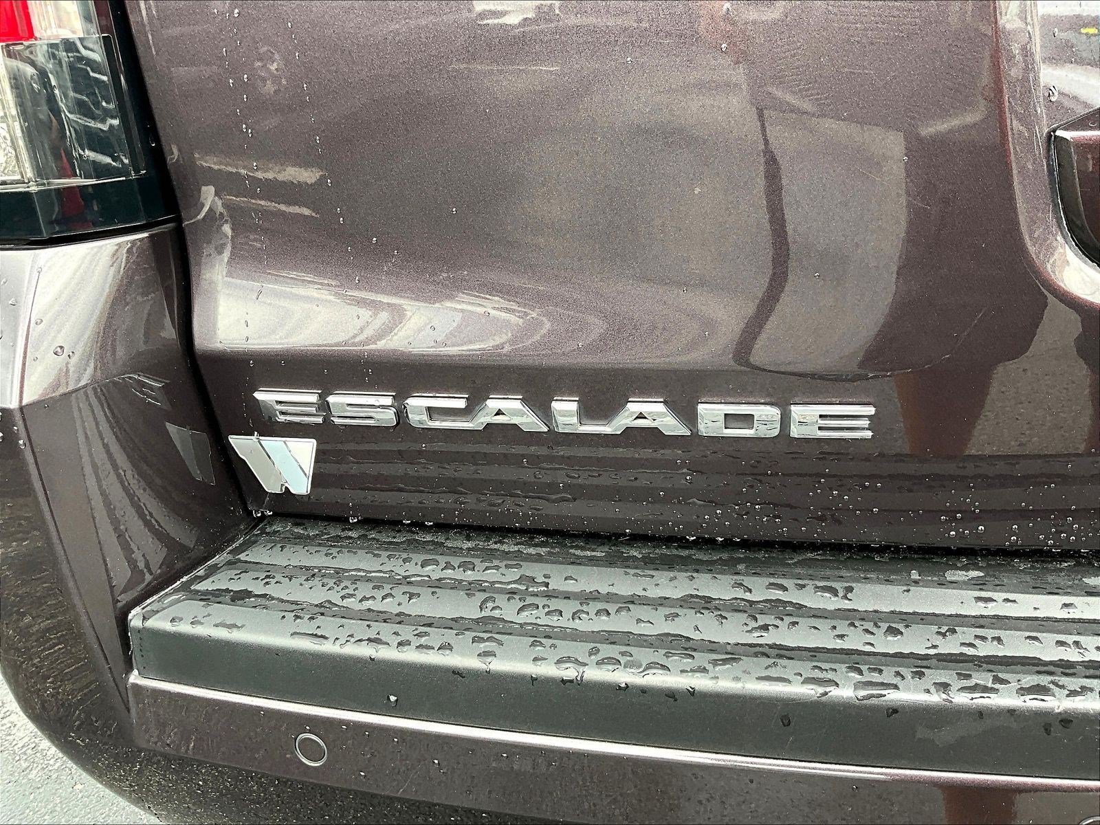 Used 2015 Cadillac Escalade Luxury RWD image 24