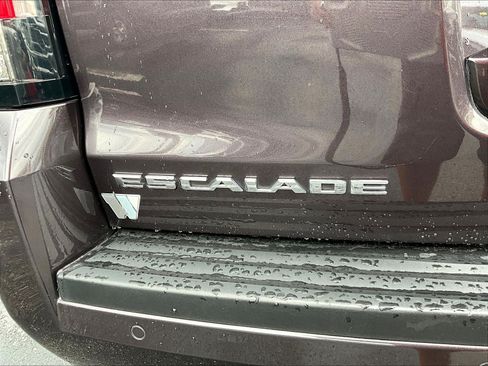 Used 2015 Cadillac Escalade Luxury RWD image 24
