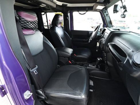Used 2017 Jeep Wrangler Unlimited Sahara AWD/4WD image 23