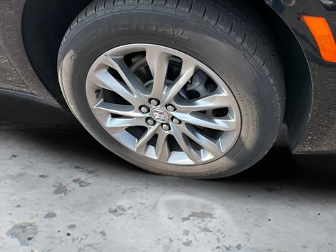 Used 2024 Buick Enclave Avenir AWD/4WD image 9