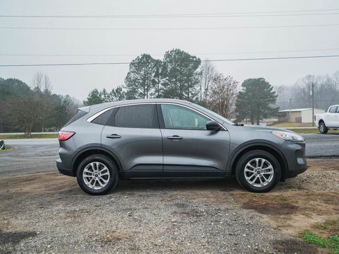 Used 2022 Ford Escape SE image 3