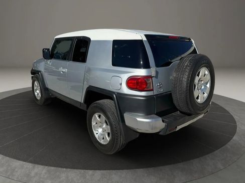 Used 2007 Toyota FJ Cruiser 2WD image 3