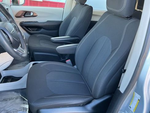Used 2023 Chrysler Voyager LX FWD image 35