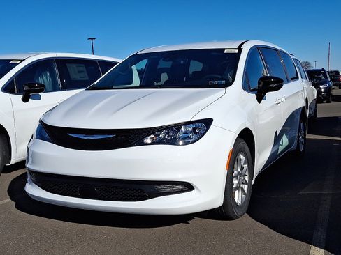 New 2026 Chrysler Voyager LX image 3