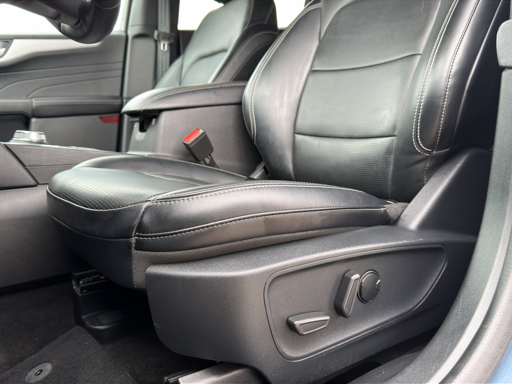 Used 2025 Ford Escape Platinum AWD/4WD image 15