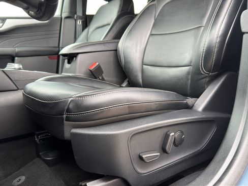 Used 2025 Ford Escape Platinum AWD/4WD image 15