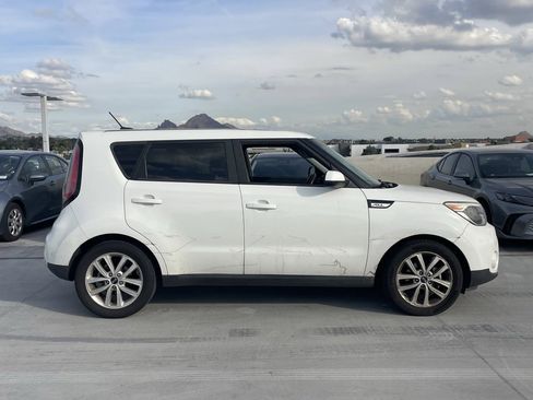 Used 2018 Kia Soul + image 3
