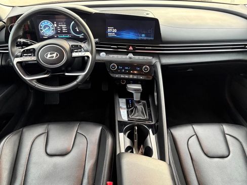 Used 2025 Hyundai Elantra Limited FWD image 13
