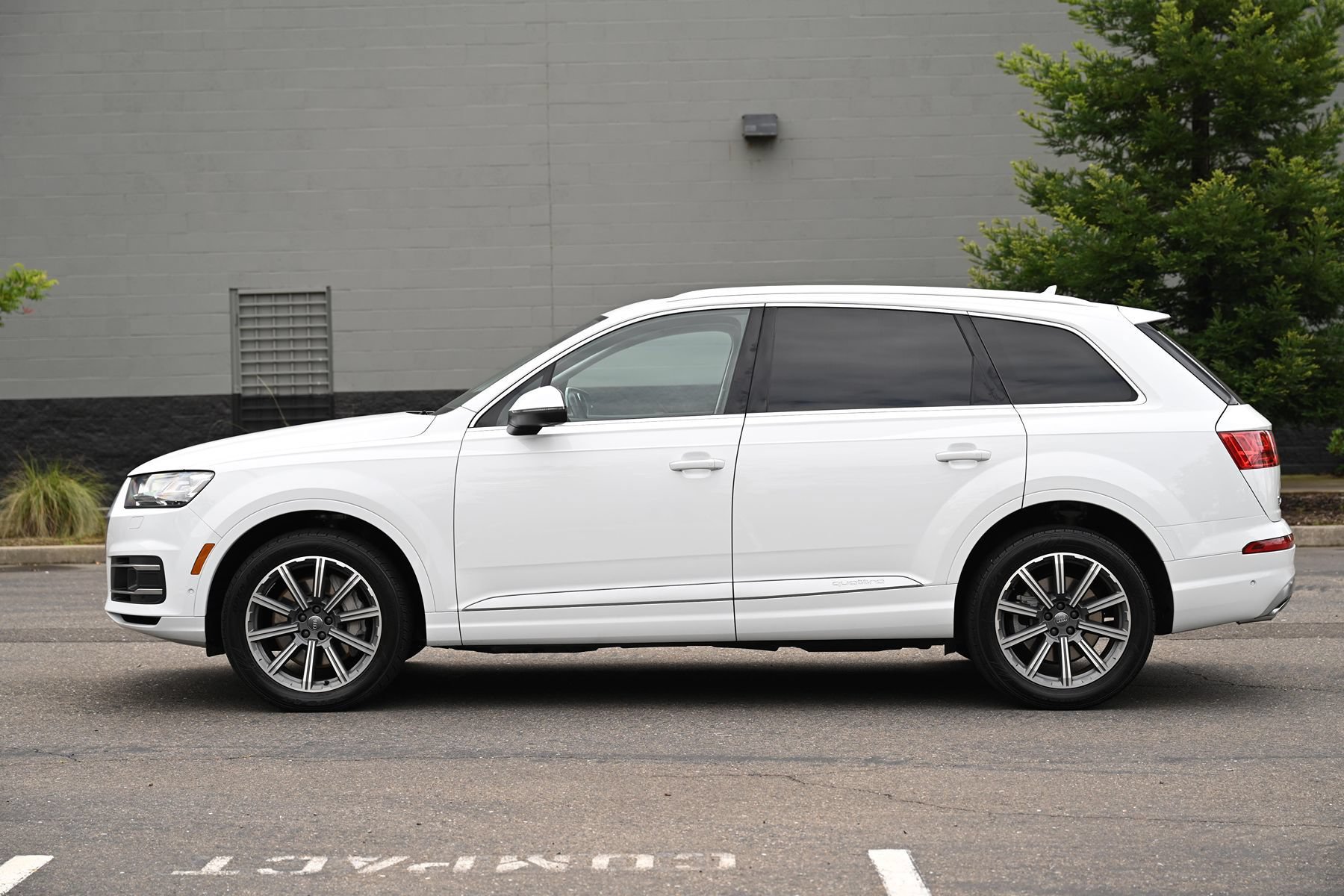 Used 2019 Audi Q7 3.0T Premium Plus w/ Premium Plus Package AWD/4WD image 4