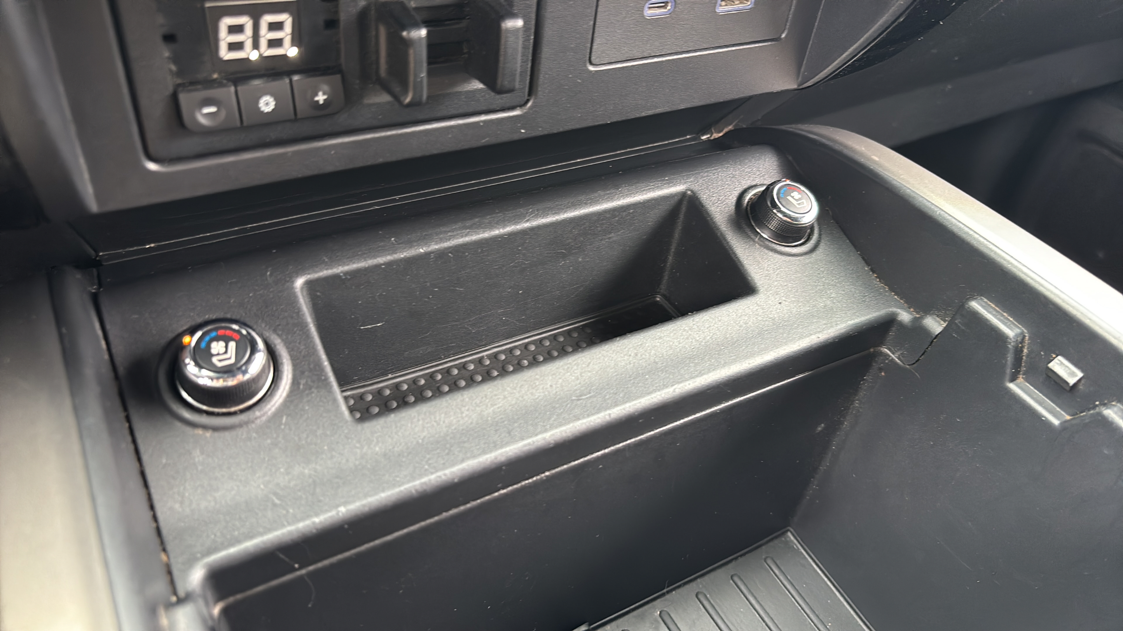 Used 2021 Nissan Titan Platinum Reserve RWD image 21