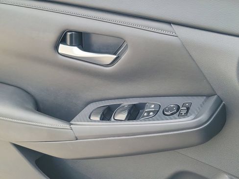 Used 2024 Nissan Sentra SV FWD image 19