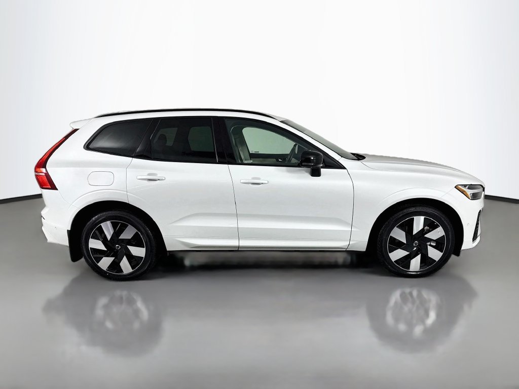 Used 2024 Volvo XC60 T8 Plus w/ Climate Package AWD/4WD image 8