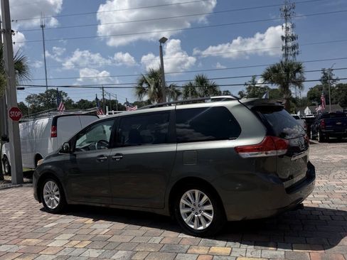 Used 2014 Toyota Sienna Limited w/ Limited Premium Package FWD image 10