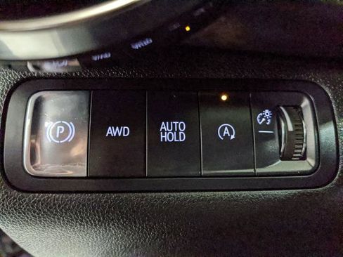 Used 2025 Chevrolet Equinox LT AWD/4WD image 13