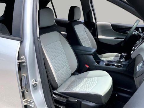 Used 2021 Chevrolet Equinox LS w/ LS Convenience Package FWD image 8