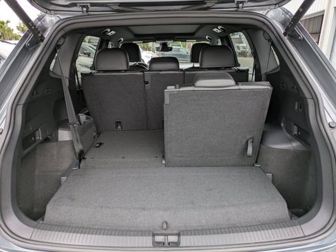 Used 2022 Volkswagen Tiguan SE R-Line FWD image 9