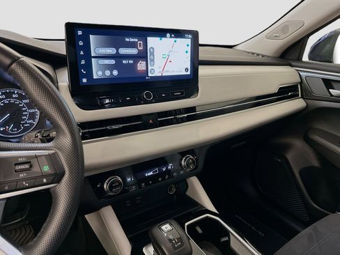 Used 2025 Mitsubishi Outlander SE image 26