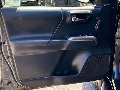 Used 2022 Toyota Tacoma Limited AWD/4WD image 19