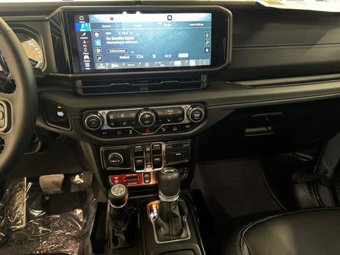 Used 2024 Jeep Wrangler Unlimited Rubicon 4xe image 9